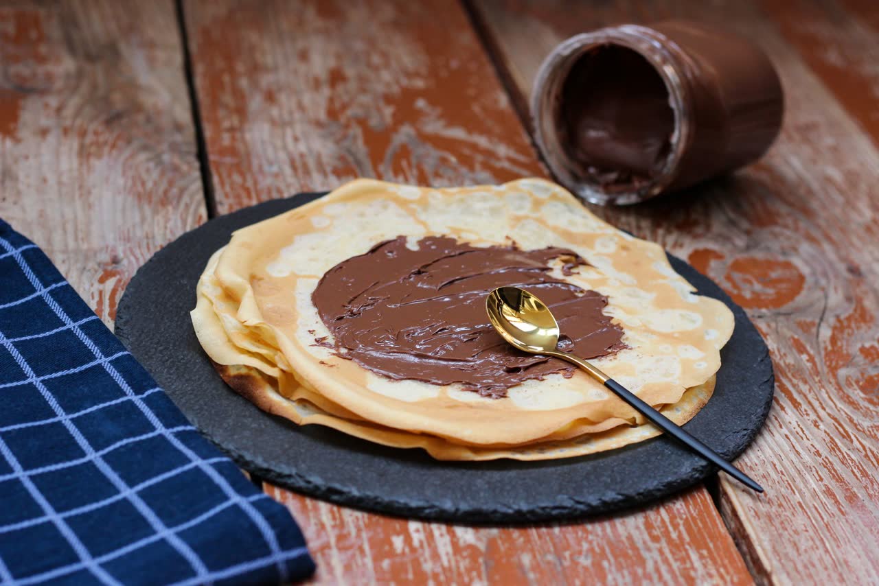 Crêpe garnie de pâte à tartiner