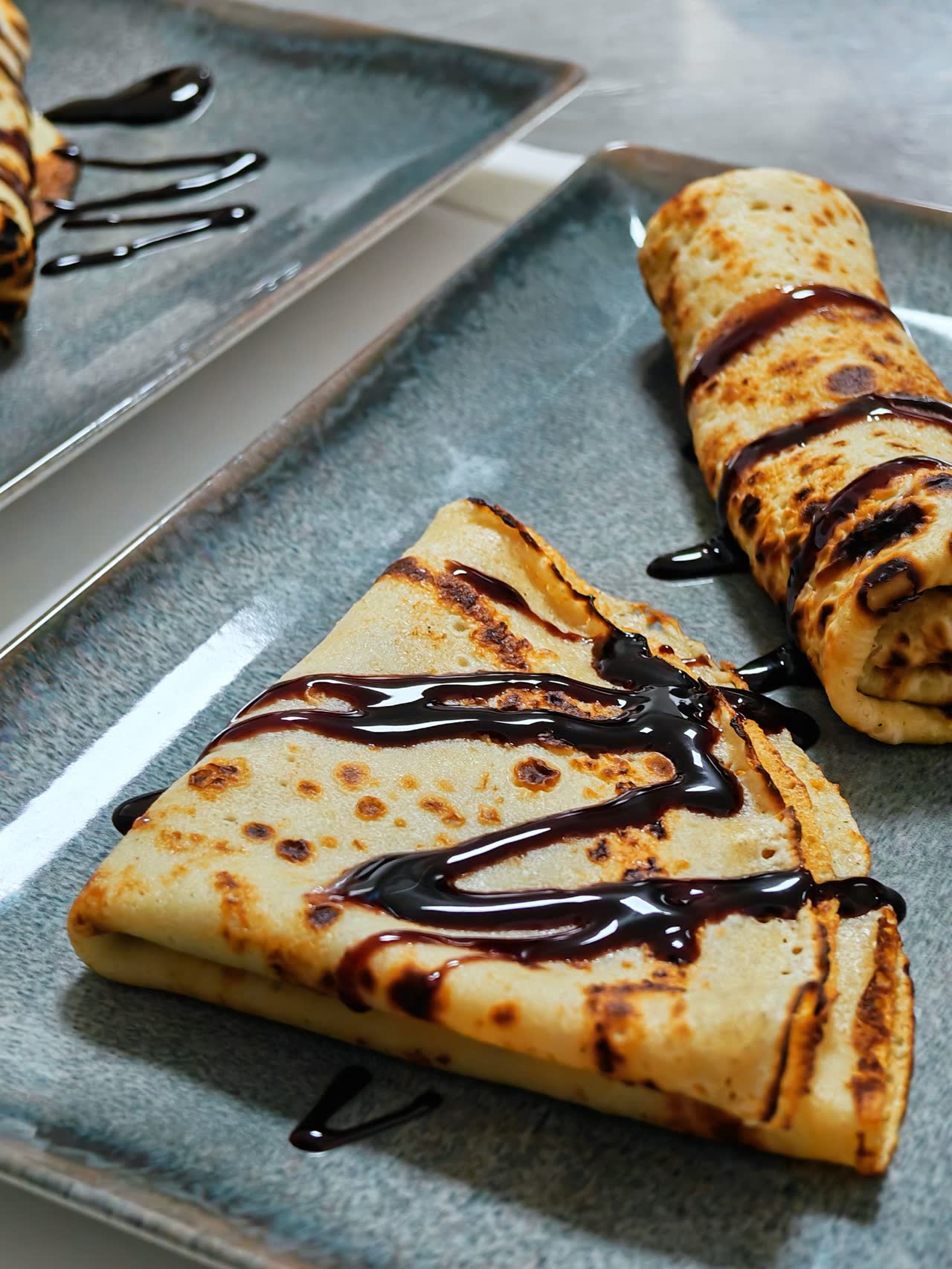 Crêpes sucrées nappées de chocolat