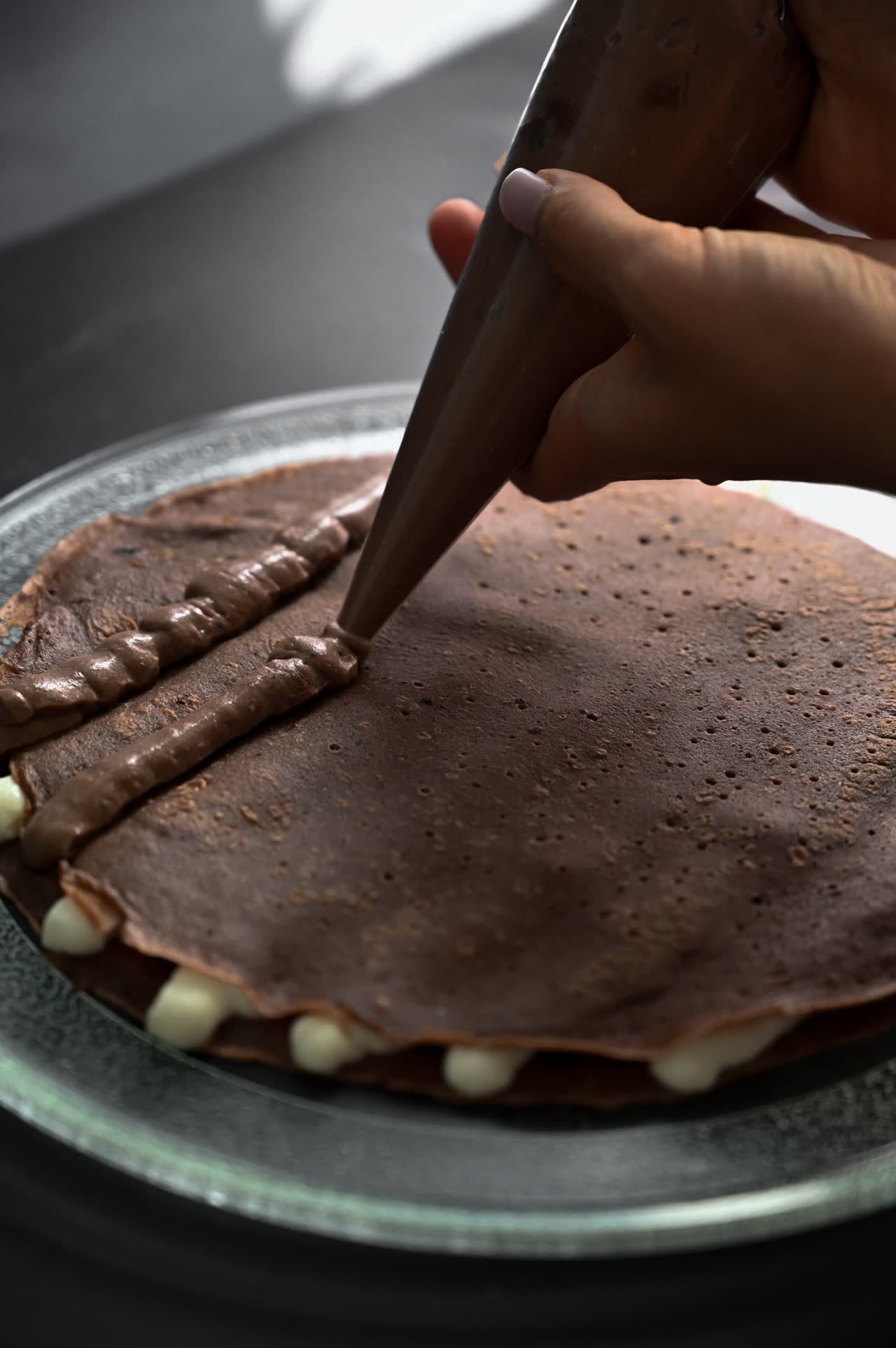 Garniture déposée sur une crêpe
